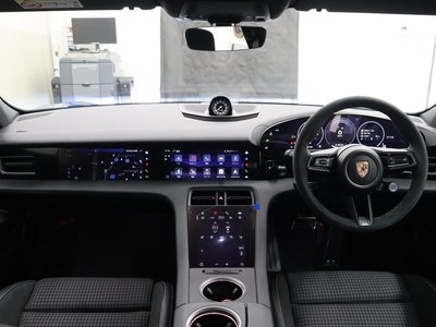2025 Porsche TAYCAN photo 10