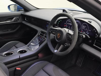 2025 Porsche TAYCAN photo 8