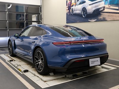 2025 Porsche TAYCAN photo 6