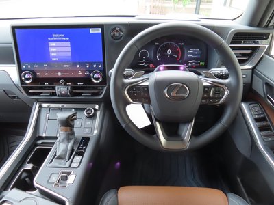 صورة 11 لـ 2025 Lexus GX