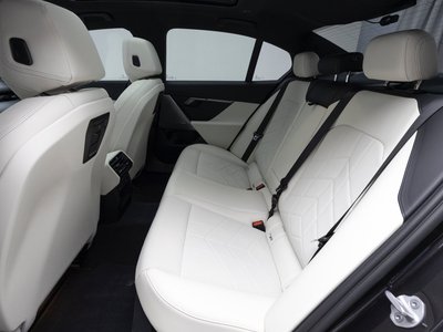 2025 BMW 5 SERIES 缩略图 11