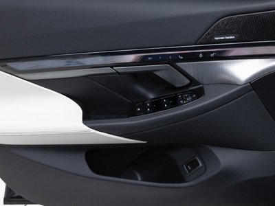 2025 BMW 5 SERIES 缩略图 12