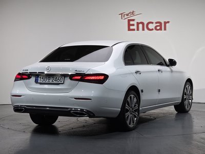 MERCEDES-BENZ E-CLASS - 4