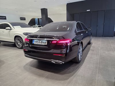 MERCEDES-BENZ E-CLASS - 4