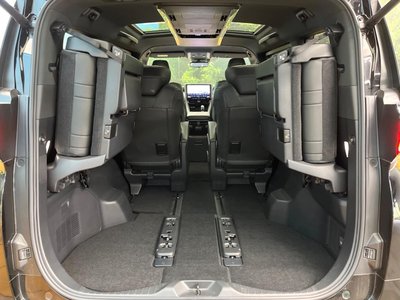 2025 Toyota ALPHARD thumbnail 11