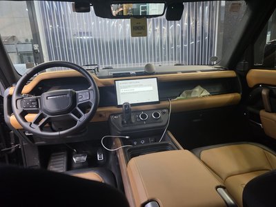 LAND ROVER DEFENDER - 8