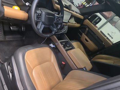 LAND ROVER DEFENDER - 10