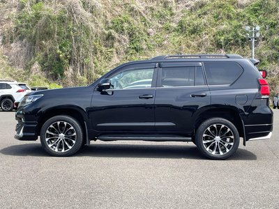 TOYOTA LAND CRUISER PRADO - 10
