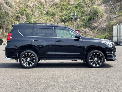 TOYOTA LAND CRUISER PRADO - 9