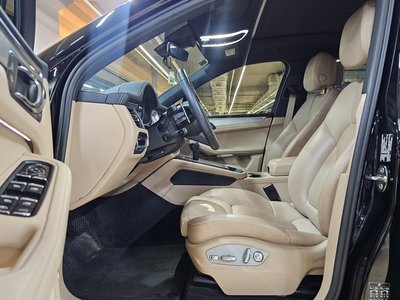 2022 Porsche MACAN photo 8