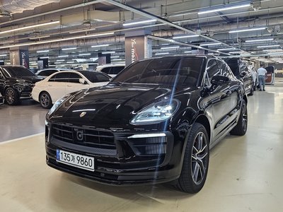 2022 Porsche MACAN photo 1