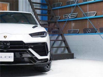 صورة 8 لـ 2024 Lamborghini URUS