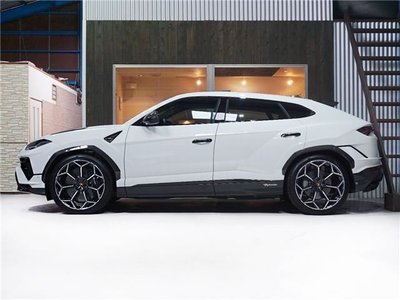 صورة 5 لـ 2024 Lamborghini URUS