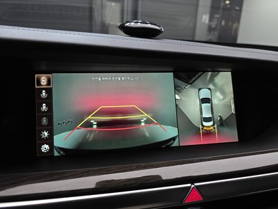 2019 Genesis G90 thumbnail 17
