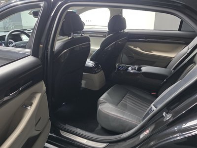 2019 Genesis G90 thumbnail 11
