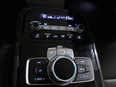 2019 Genesis G90 thumbnail 19