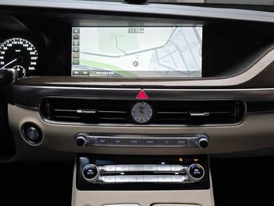 2019 Genesis G90 thumbnail 18