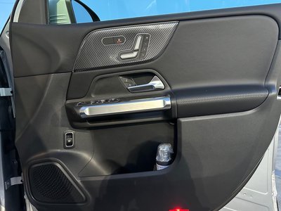 MERCEDES-BENZ GLB - 8