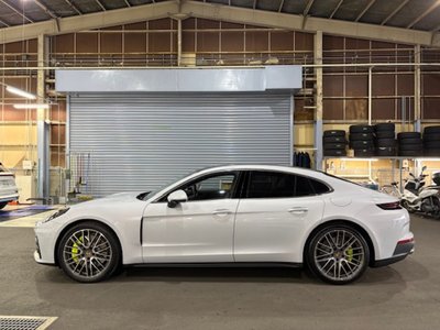 PORSCHE PANAMERA - 3