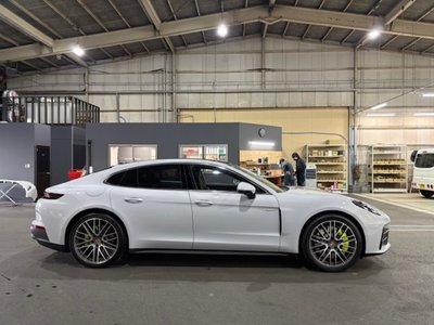 PORSCHE PANAMERA - 4