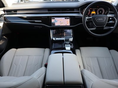 AUDI A8 - 7