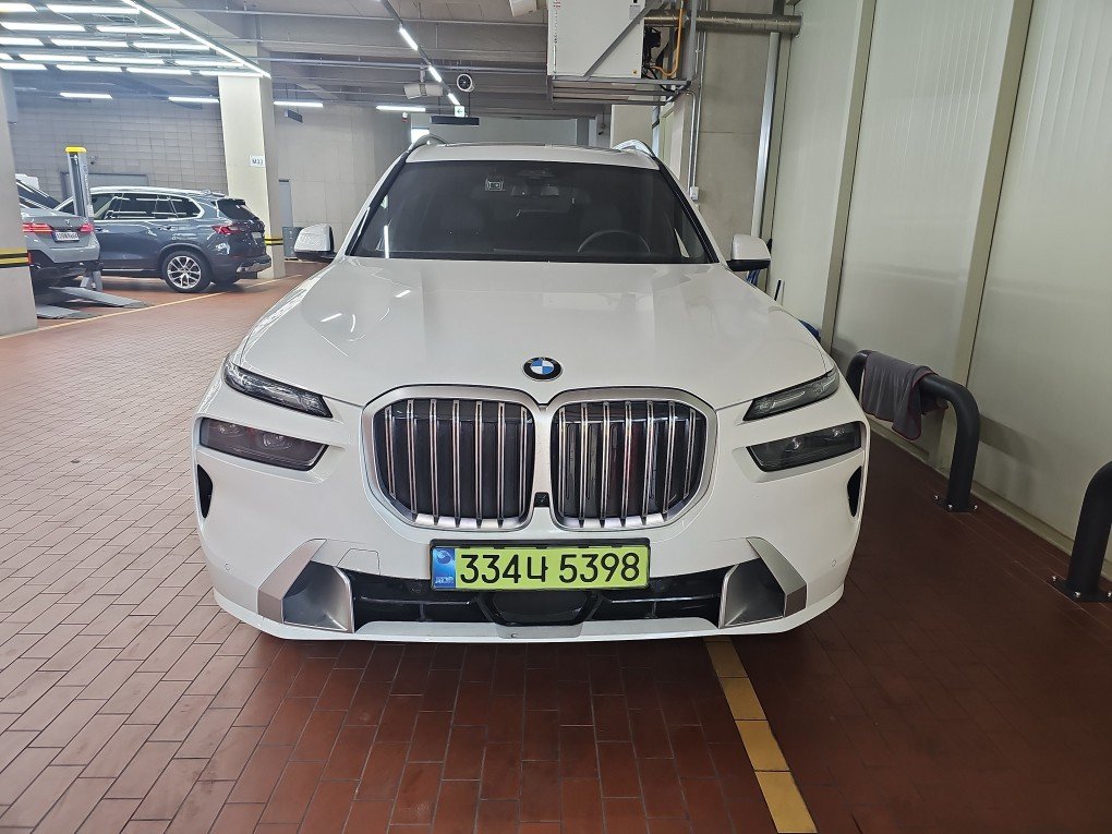 BMW X7 - View 1