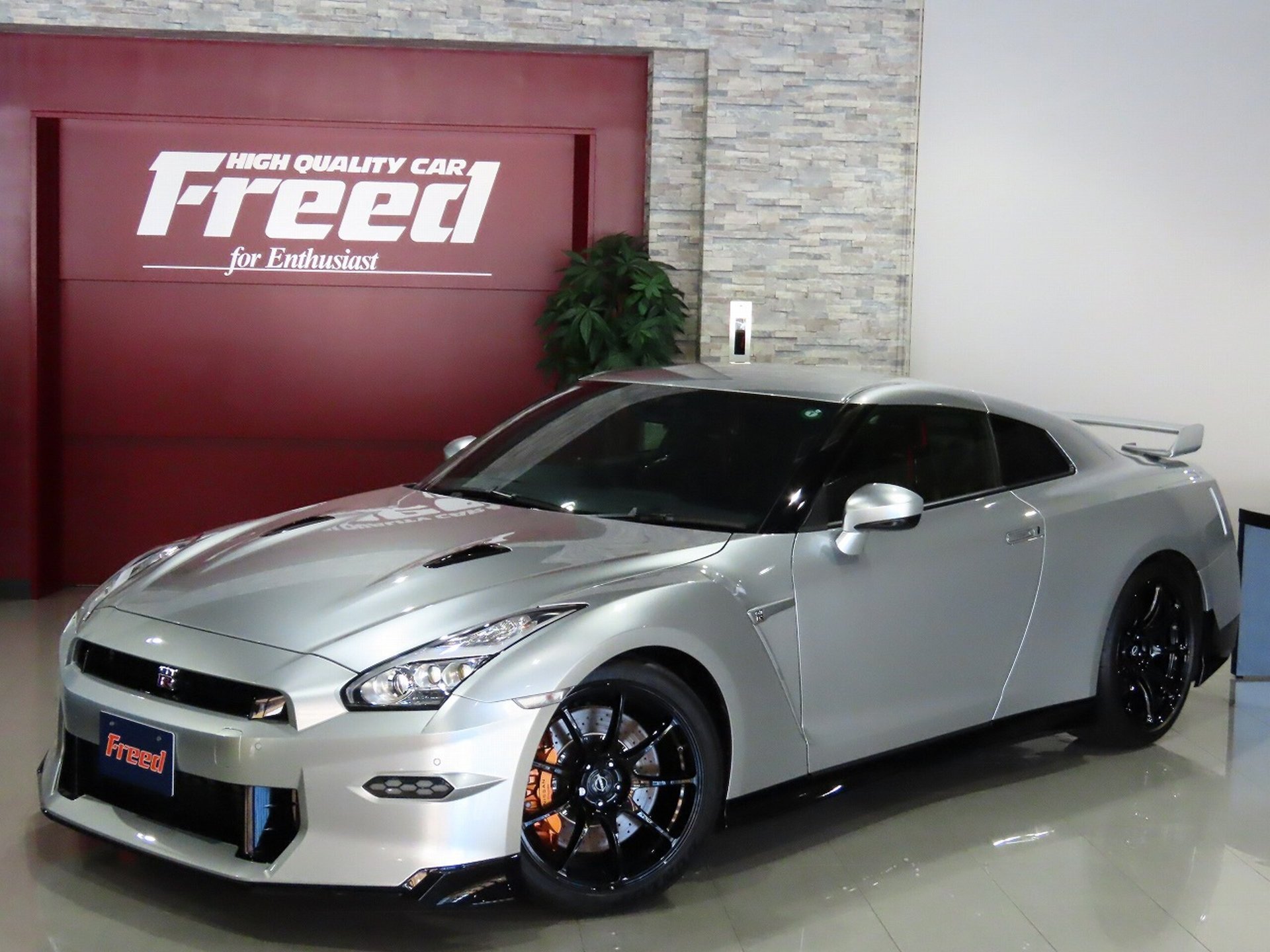 NISSAN GT-R - View 1