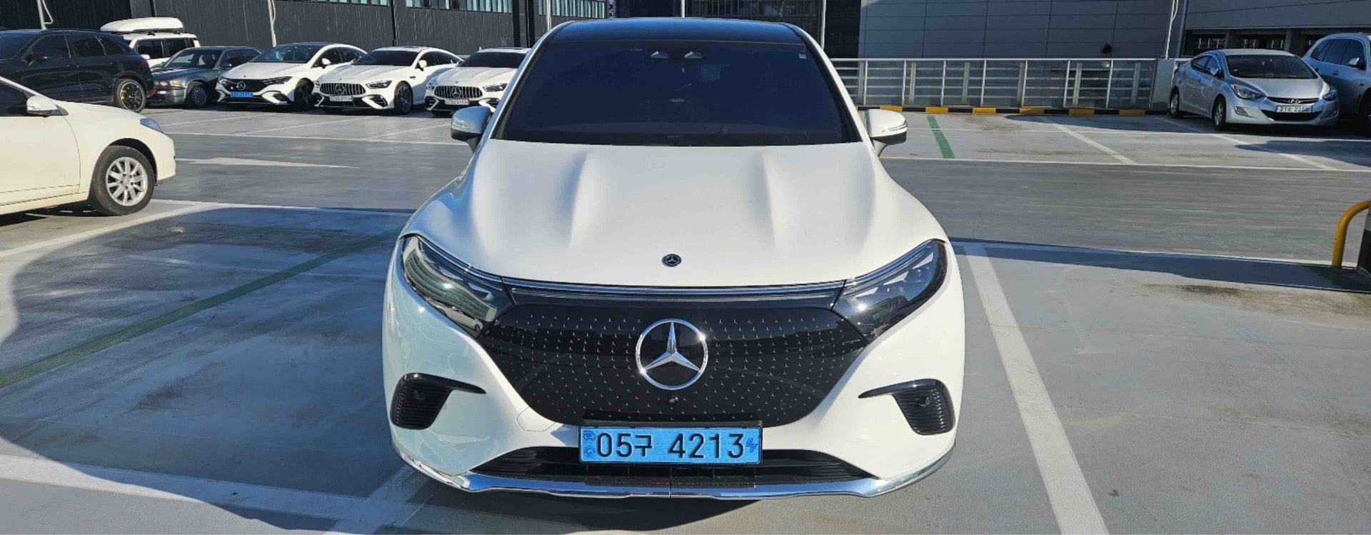 MERCEDES-BENZ EQS SUV - View 1