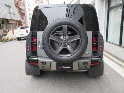 LAND ROVER DEFENDER - 4
