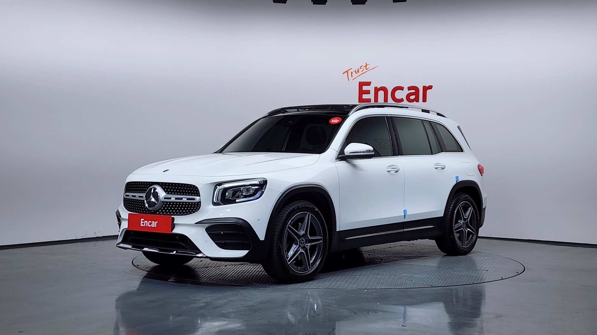 MERCEDES-BENZ GLB - View 1