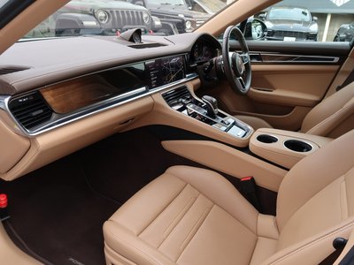 PORSCHE PANAMERA - 3
