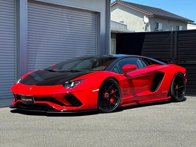 LAMBORGHINI AVENTADOR