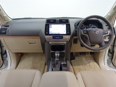 TOYOTA LAND CRUISER PRADO - 9