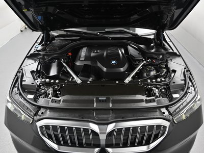 2025 BMW 5 SERIES — фото 7
