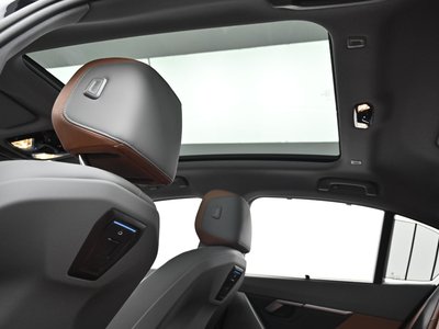 2025 BMW 5 SERIES — миниатюра 19
