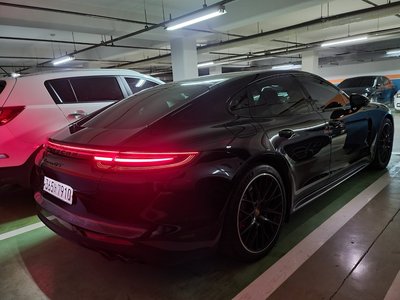 PORSCHE PANAMERA - 8