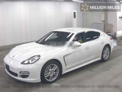 PORSCHE PANAMERA - 4