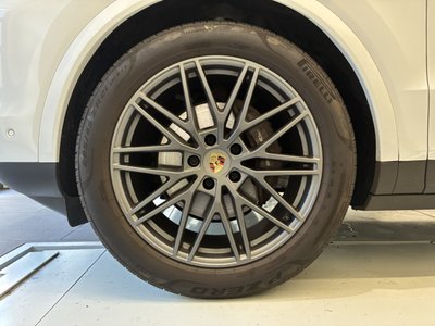 صورة 10 لـ 2024 Porsche CAYENNE