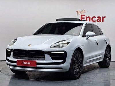 PORSCHE MACAN - 1