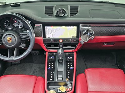 PORSCHE MACAN - 5