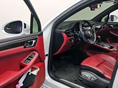 PORSCHE MACAN - 10