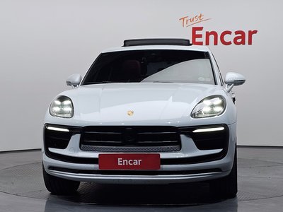 PORSCHE MACAN - 2