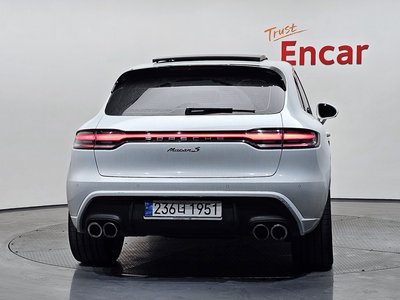 PORSCHE MACAN - 4