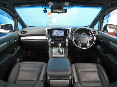 صورة مصغرة 28 لـ 2018 Toyota VELLFIRE