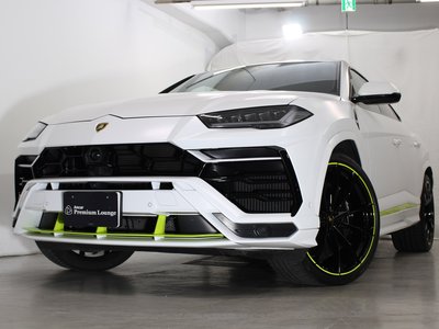 LAMBORGHINI URUS - 4