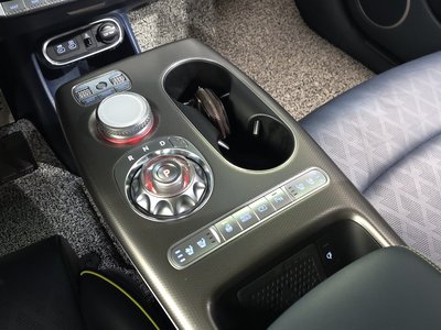 2022 Genesis GV60 — миниатюра 12