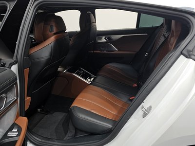 2024 BMW 8 SERIES — миниатюра 11