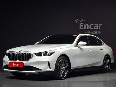2023 BMW 5 SERIES photo 1