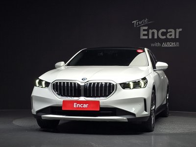 2023 BMW 5 SERIES photo 2