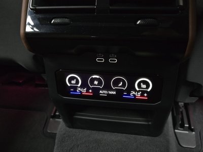 صورة مصغرة 30 لـ 2023 BMW 5 SERIES